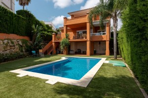  Villa For Sale in Cerros Del Aguila , Mlaga